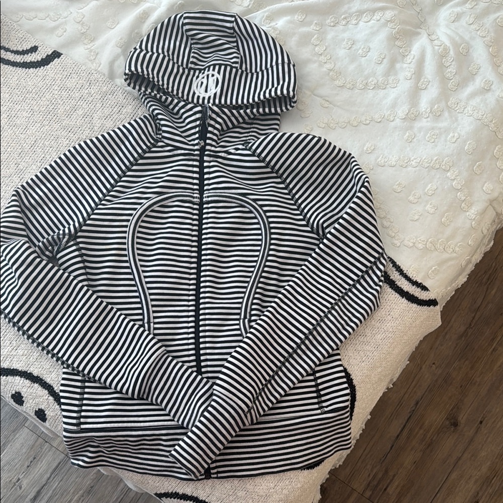 LULULEMON SCUBA black and white striped zip up hoodie